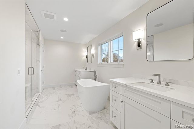 2802 Heathfield Road, Bloomfield Hills, MI 48301