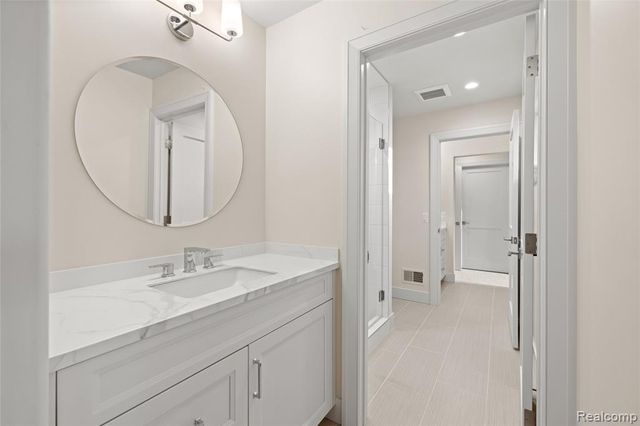 2802 Heathfield Road, Bloomfield Hills, MI 48301