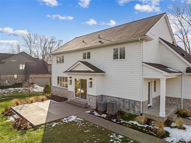 2802 Heathfield Road, Bloomfield Hills, MI 48301