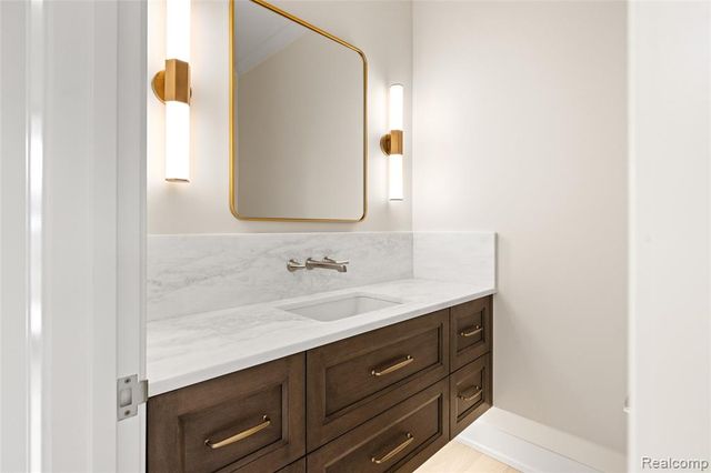 2802 Heathfield Road, Bloomfield Hills, MI 48301