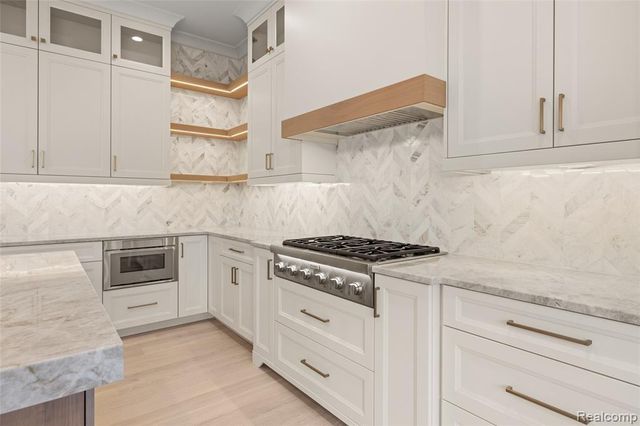 2802 Heathfield Road, Bloomfield Hills, MI 48301