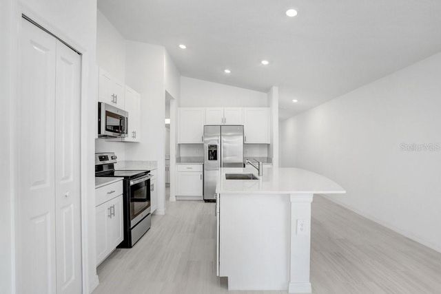 11545 RADIANT SHORE LOOP, San Antonio, FL 33576