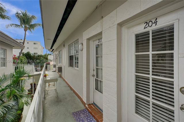 717 Espanola Way 204, Miami Beach, FL 33139