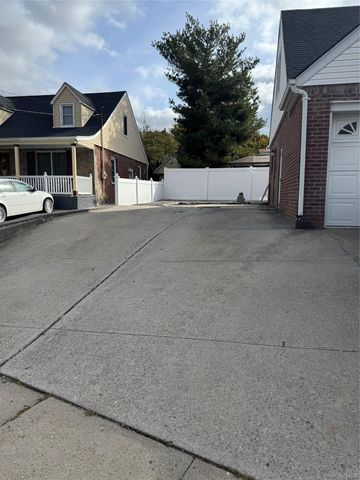 29 N Long Beach Road 1, Rockville Centre, NY 11570