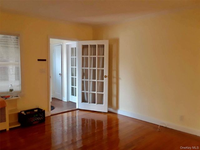 29 N Long Beach Road 1, Rockville Centre, NY 11570