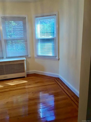 29 N Long Beach Road 1, Rockville Centre, NY 11570
