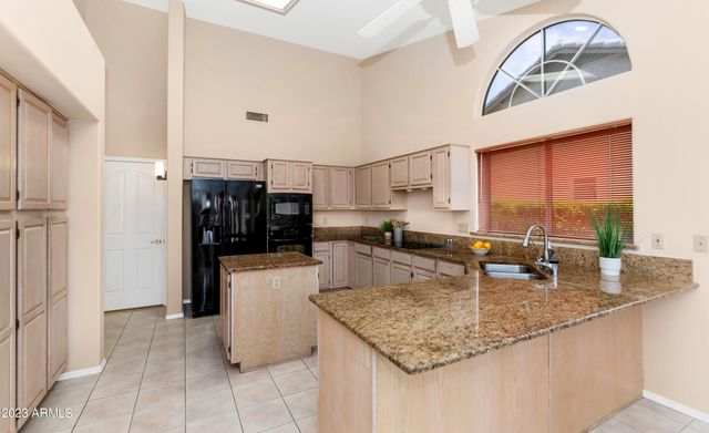 9013 W KERRY Lane, Peoria, AZ 85382