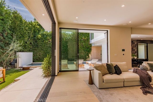 9018 Dorrington Avenue, West Hollywood, CA 90048
