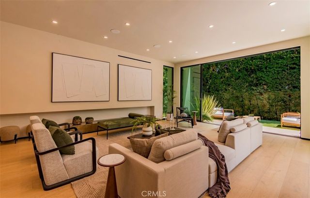 9018 Dorrington Avenue, West Hollywood, CA 90048