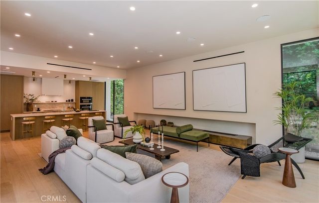 9018 Dorrington Avenue, West Hollywood, CA 90048