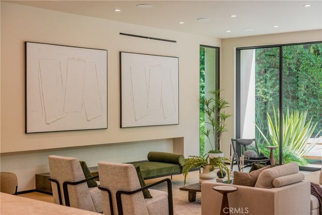 9018 Dorrington Avenue, West Hollywood, CA 90048