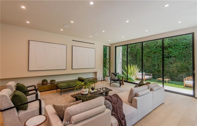 9018 Dorrington Avenue, West Hollywood, CA 90048