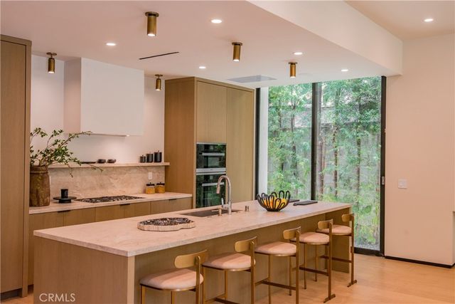 9018 Dorrington Avenue, West Hollywood, CA 90048