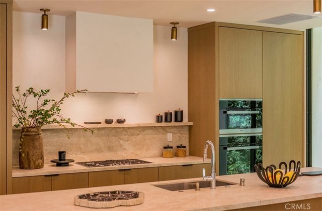 9018 Dorrington Avenue, West Hollywood, CA 90048