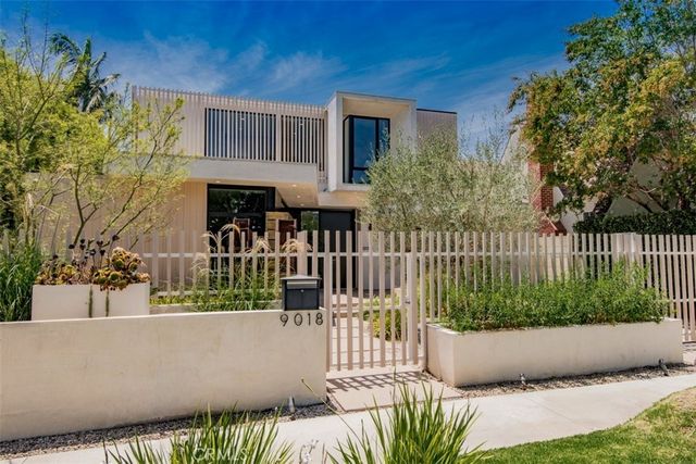9018 Dorrington Avenue, West Hollywood, CA 90048