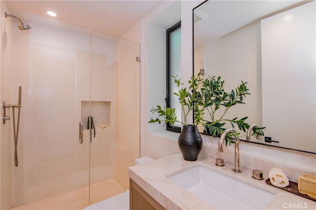 9018 Dorrington Avenue, West Hollywood, CA 90048