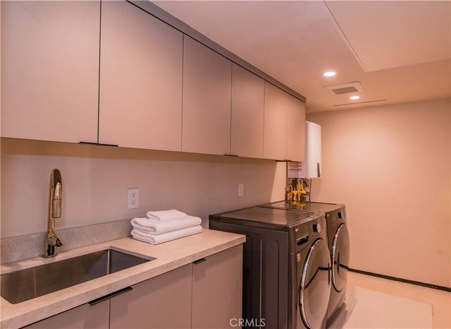 9018 Dorrington Avenue, West Hollywood, CA 90048