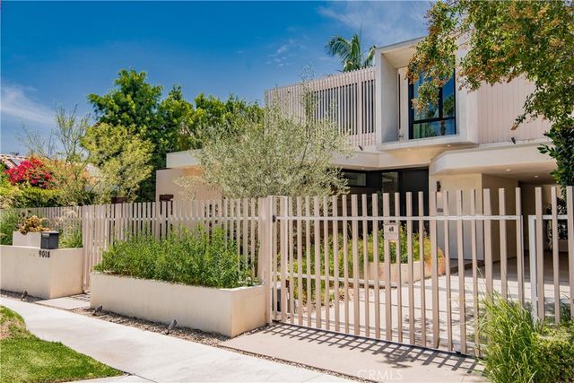 9018 Dorrington Avenue, West Hollywood, CA 90048