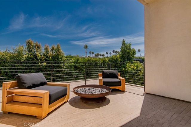 9018 Dorrington Avenue, West Hollywood, CA 90048