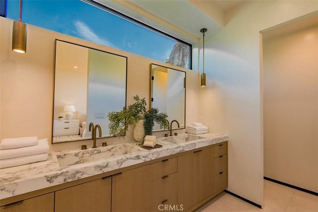 9018 Dorrington Avenue, West Hollywood, CA 90048