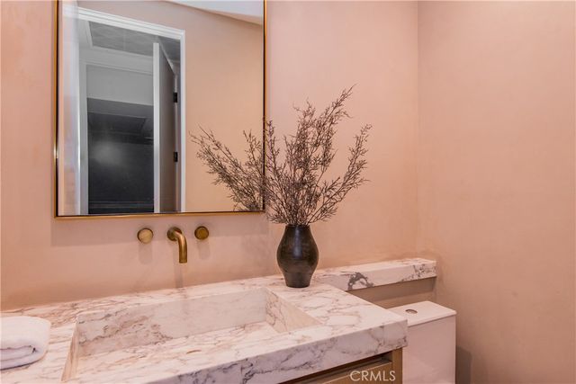 9018 Dorrington Avenue, West Hollywood, CA 90048