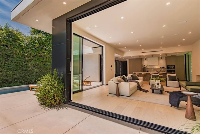 9018 Dorrington Avenue, West Hollywood, CA 90048