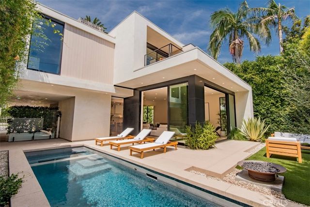 9018 Dorrington Avenue, West Hollywood, CA 90048