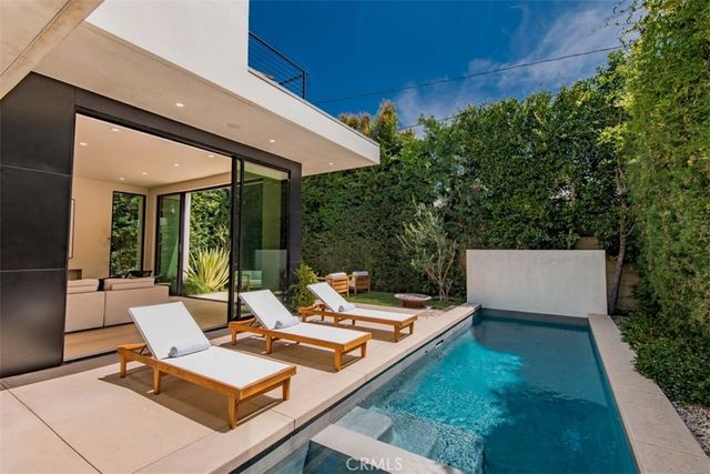 9018 Dorrington Avenue, West Hollywood, CA 90048