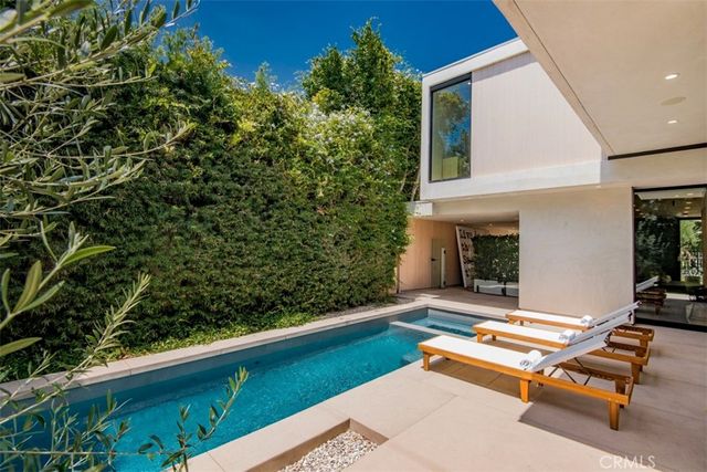 9018 Dorrington Avenue, West Hollywood, CA 90048