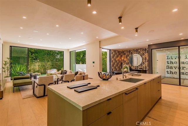9018 Dorrington Avenue, West Hollywood, CA 90048