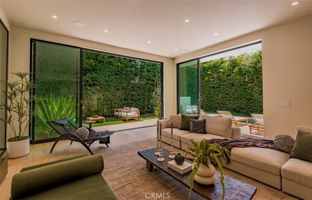 9018 Dorrington Avenue, West Hollywood, CA 90048