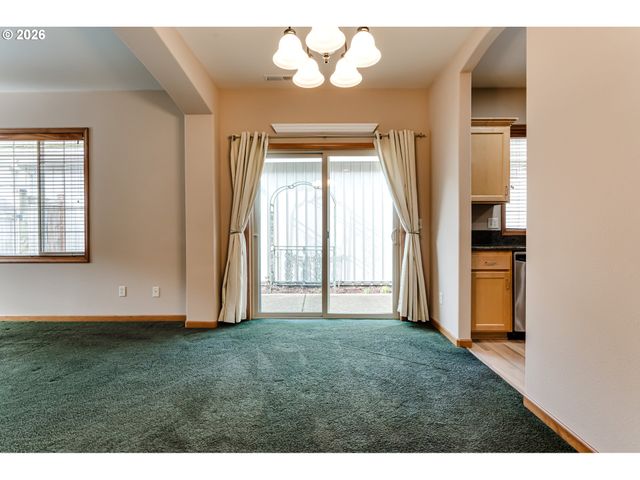 2099 LAKE SHORE Dr, Eugene, OR 97408