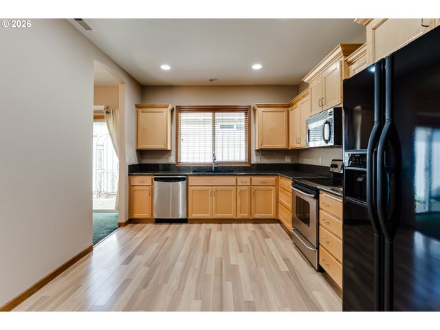 2099 LAKE SHORE Dr, Eugene, OR 97408