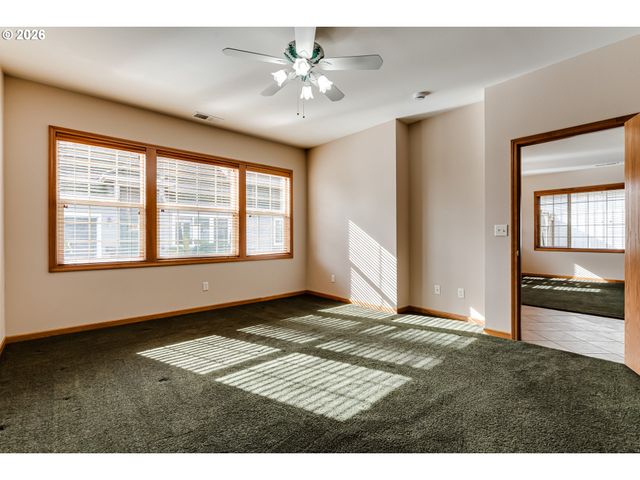 2099 LAKE SHORE Dr, Eugene, OR 97408