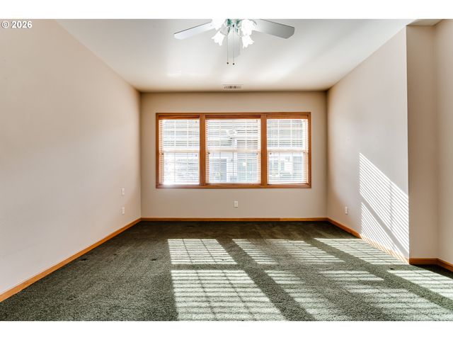 2099 LAKE SHORE Dr, Eugene, OR 97408