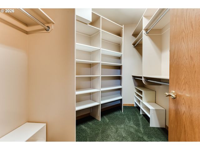 2099 LAKE SHORE Dr, Eugene, OR 97408