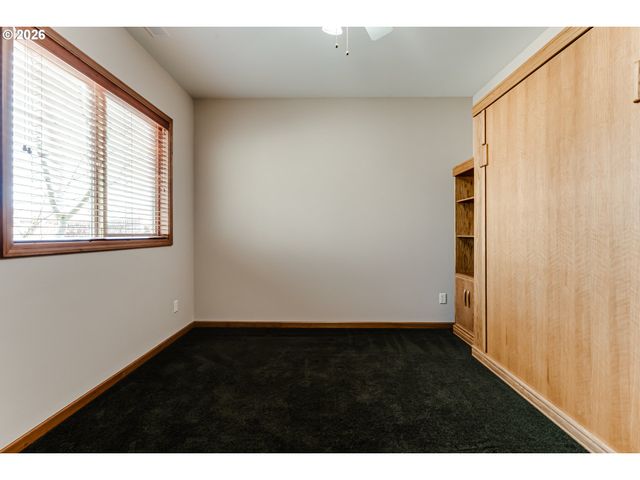 2099 LAKE SHORE Dr, Eugene, OR 97408