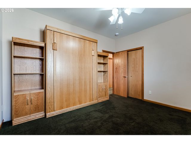 2099 LAKE SHORE Dr, Eugene, OR 97408