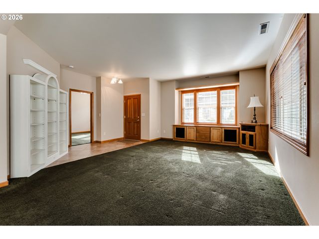 2099 LAKE SHORE Dr, Eugene, OR 97408