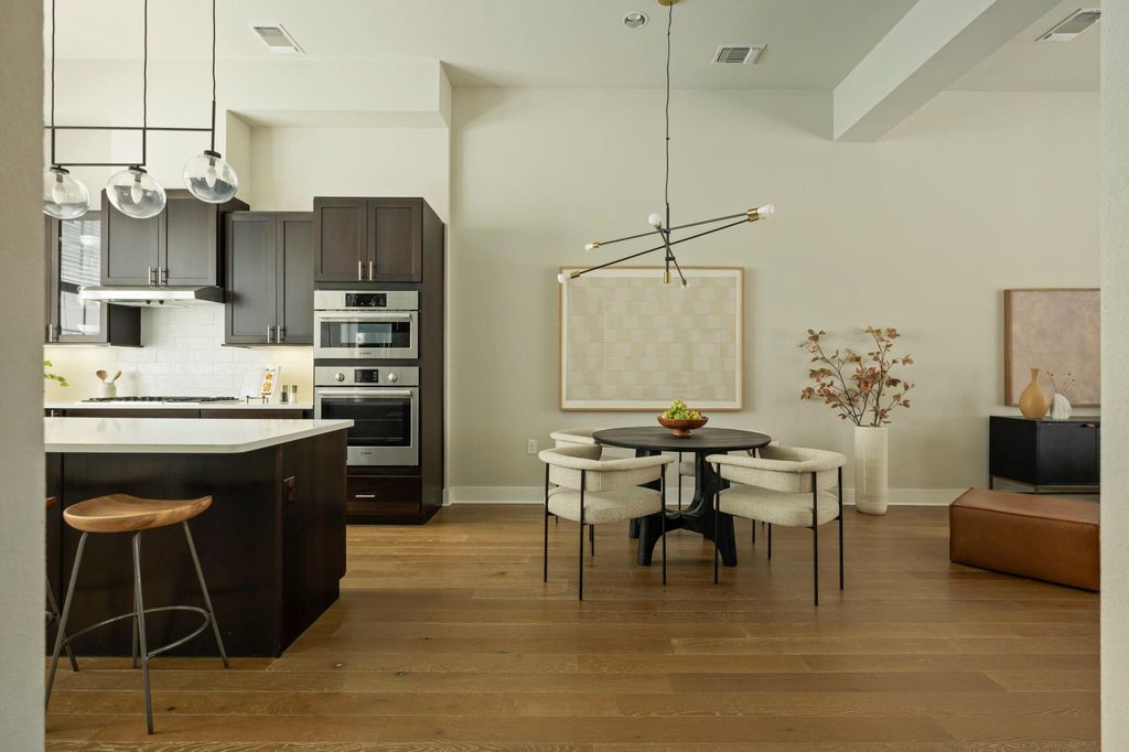 1411 Town Creek DR 5, Austin, TX 78741