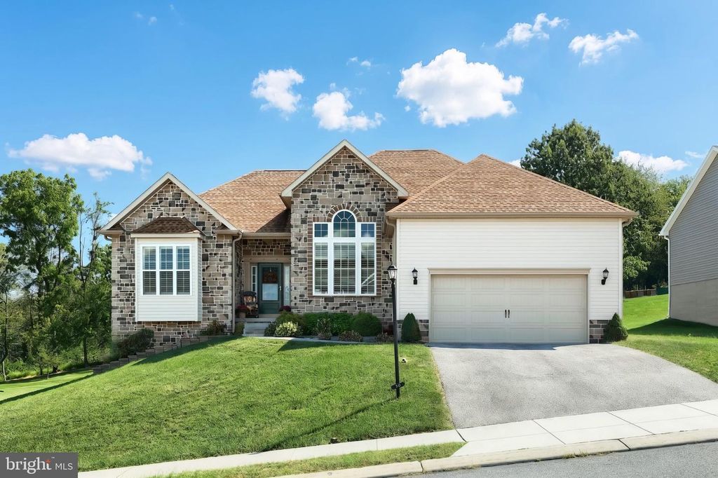 50 FOX RUN RD, Hanover, PA 17331