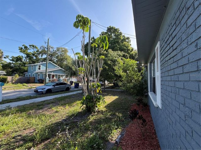 1740 W WALNUT STREET, Tampa, FL 33607