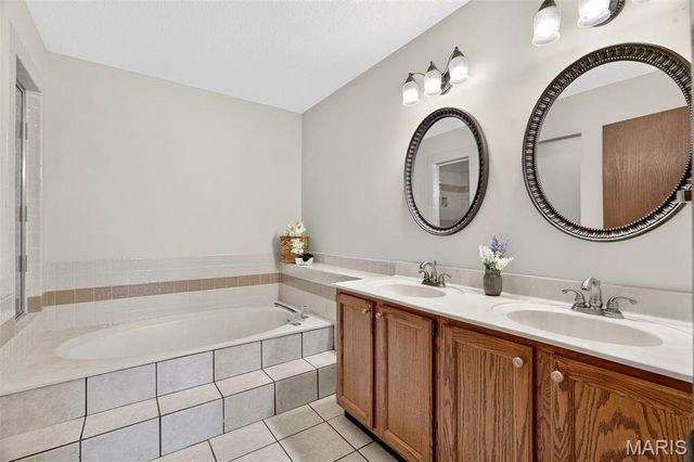 1401 Hemingway Lane H, Weldon Spring, MO 63304
