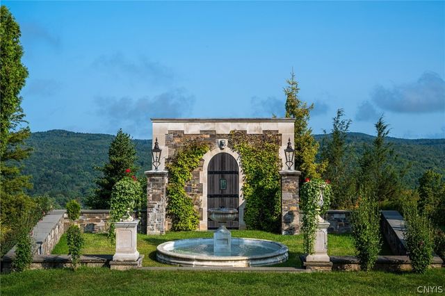 15 Meadowood Lane, Chenango, NY 13901