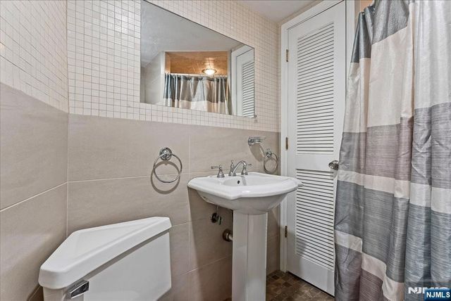 17 Albanese Road, Haledon, NJ 07508