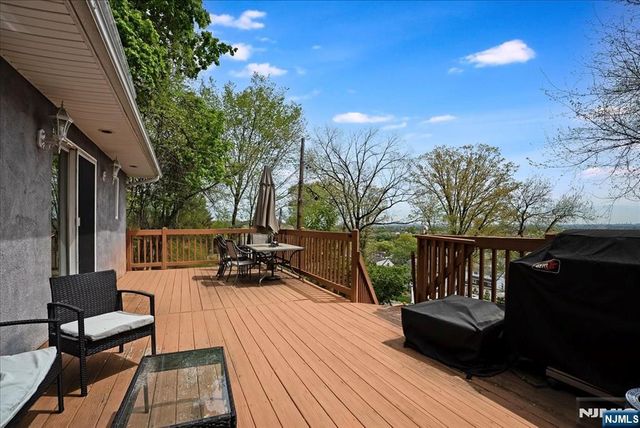 17 Albanese Road, Haledon, NJ 07508