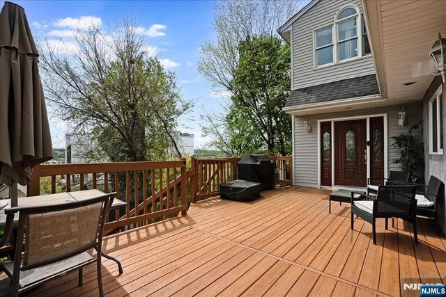17 Albanese Road, Haledon, NJ 07508