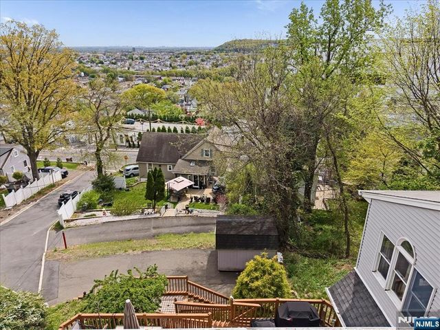 17 Albanese Road, Haledon, NJ 07508