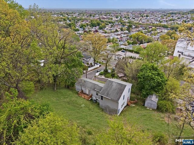 17 Albanese Road, Haledon, NJ 07508