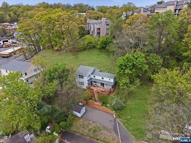 17 Albanese Road, Haledon, NJ 07508